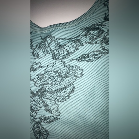 Athleta workout cropped tanktop - Picture 2 of 5